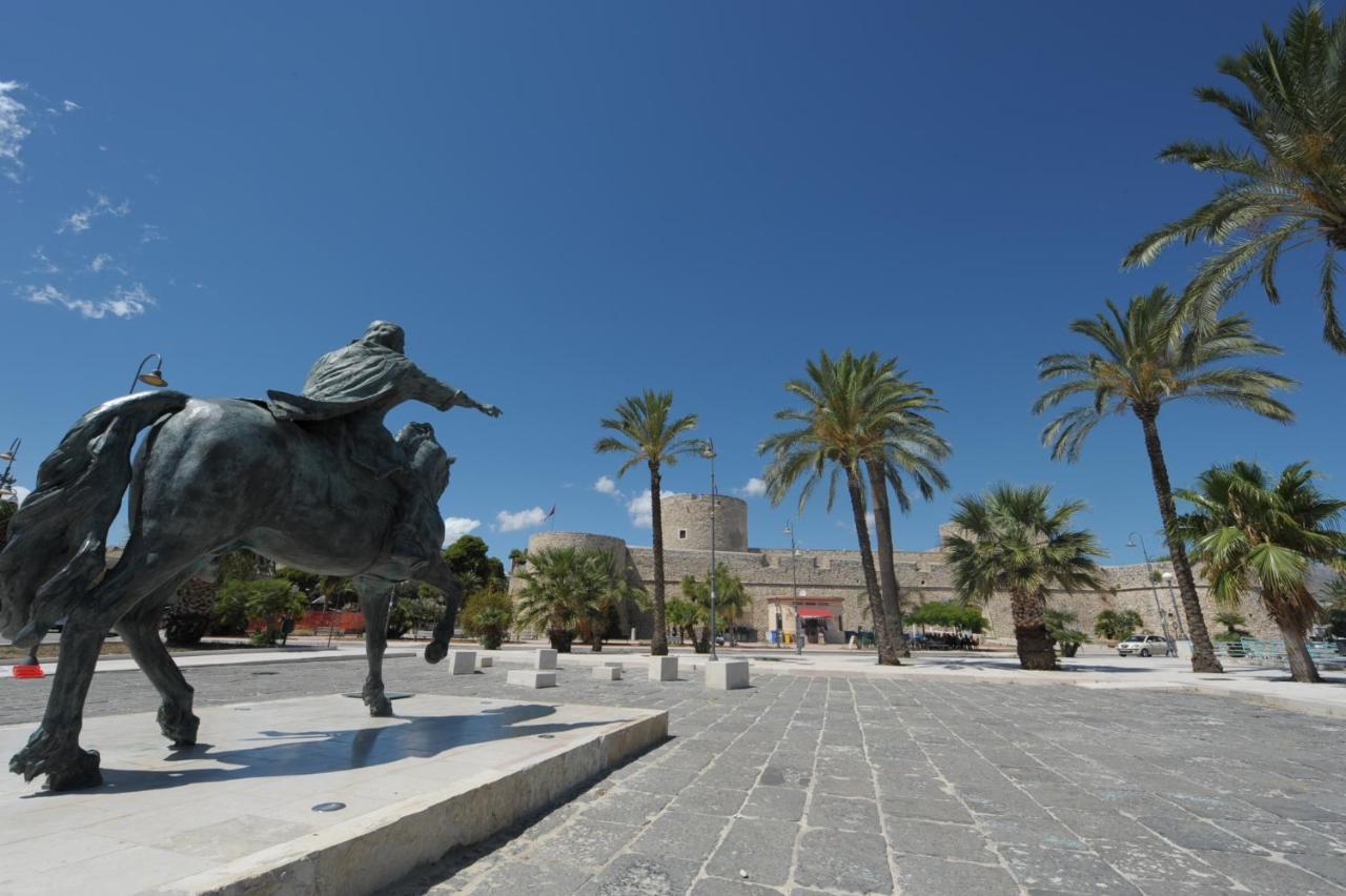 מנפרדוניה Pietrabianca Santa Maria Apartments מראה חיצוני תמונה